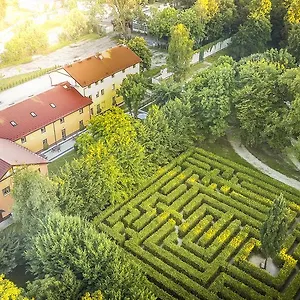  Hotel I Restauracja Brochów